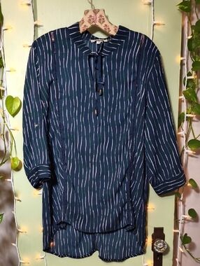 Women's Simply Noelle Navy Blue Semi Sleeve V-neck Tunic Blouse L / XL